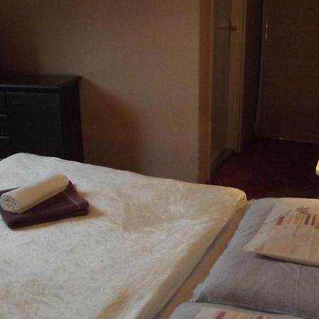 Alabastrom Panzio Es Etterem Bed & Breakfast Bogacs Exterior photo