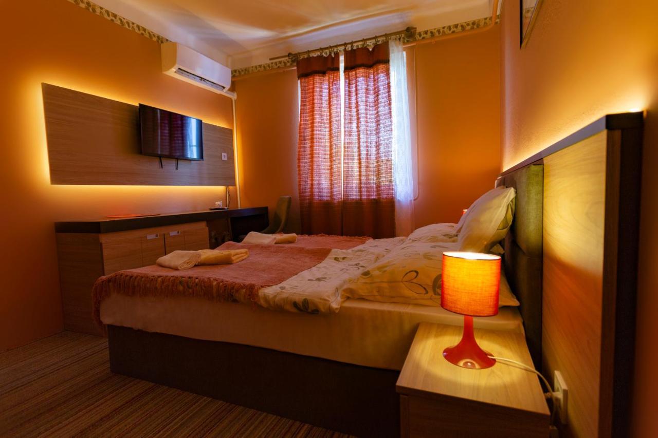 Alabastrom Panzio Es Etterem Bed & Breakfast Bogacs Exterior photo