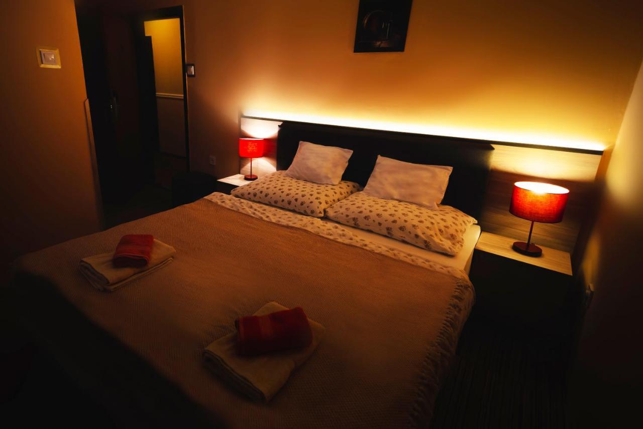 Alabastrom Panzio Es Etterem Bed & Breakfast Bogacs Exterior photo