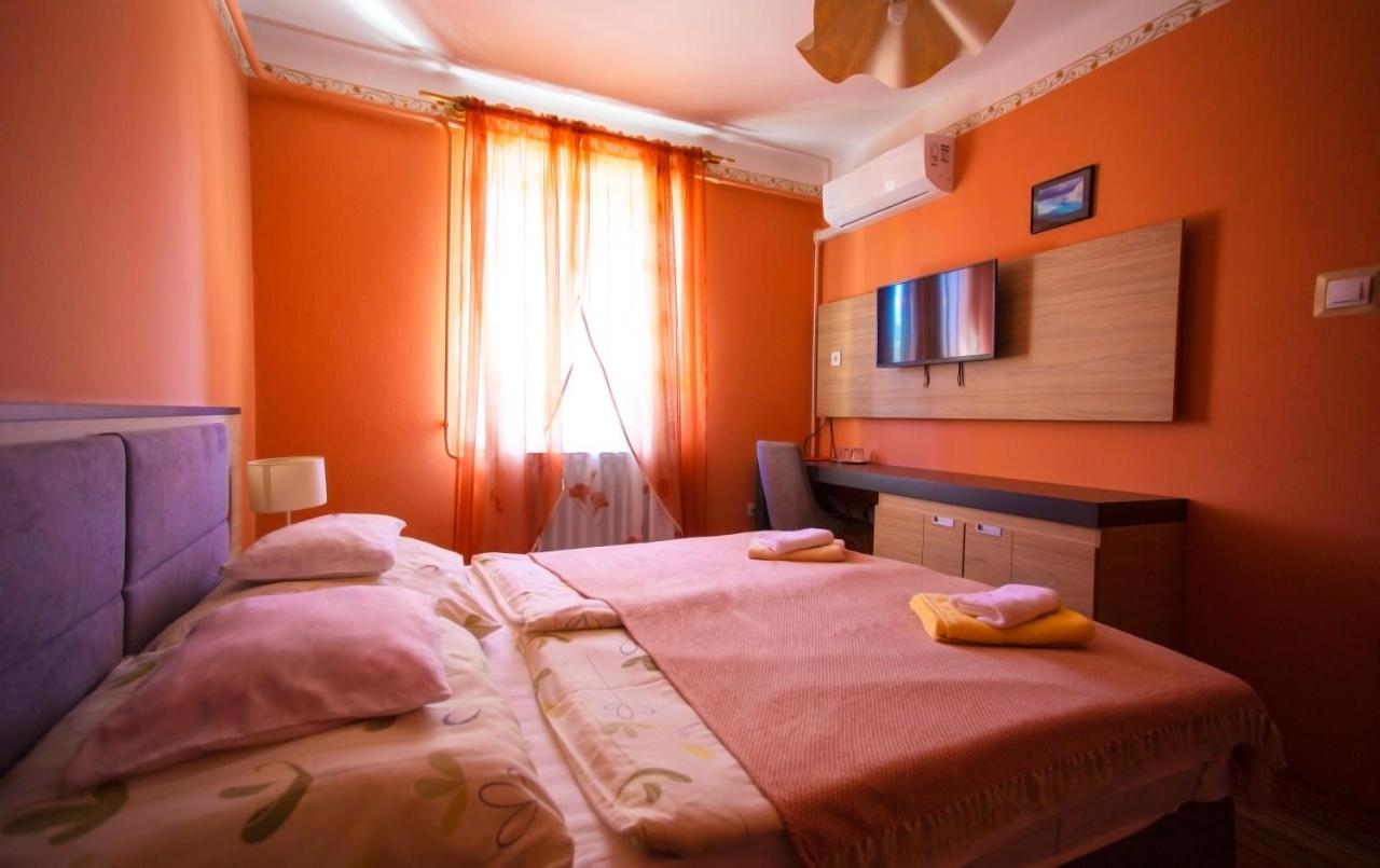 Alabastrom Panzio Es Etterem Bed & Breakfast Bogacs Exterior photo
