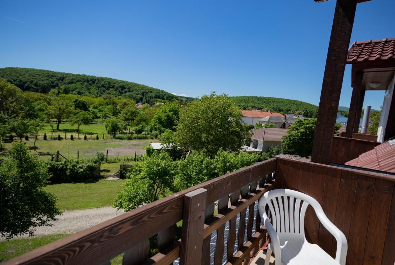 Alabastrom Panzio Es Etterem Bed & Breakfast Bogacs Exterior photo