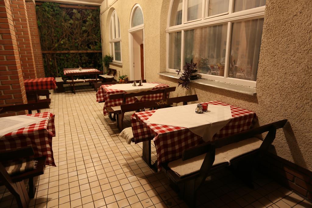 Alabastrom Panzio Es Etterem Bed & Breakfast Bogacs Exterior photo